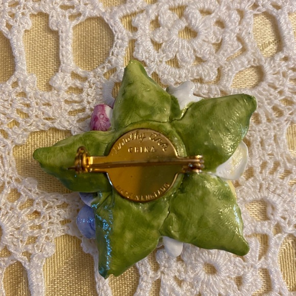 DOROTHY ANN FLOWER PIN - Picture 2 of 5